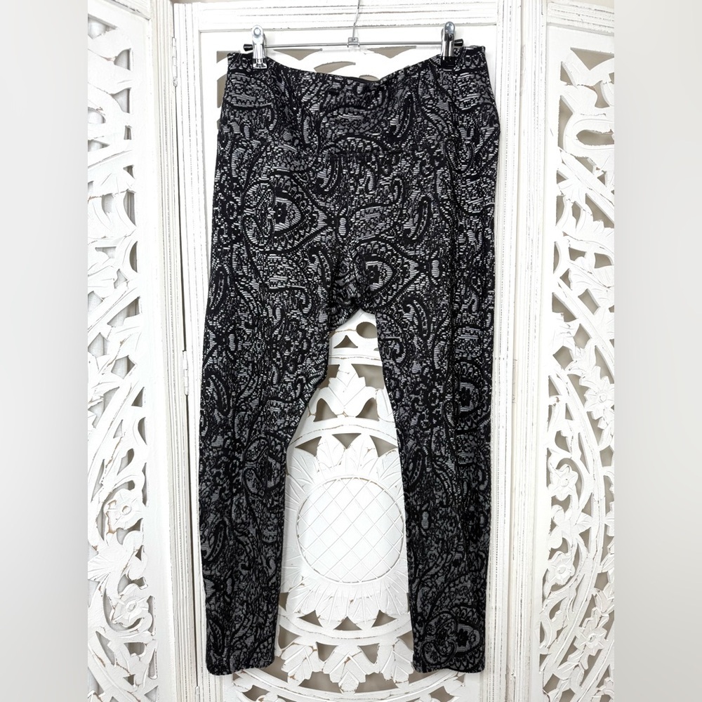 Lysse Black and Silver Lace Patterned Leggings